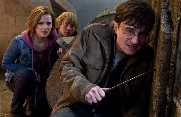 Happy Birthday HARRY POTTER AND J.K ROWLING! All you need to know about the new HARRY POTTER BOOK/PLAY.