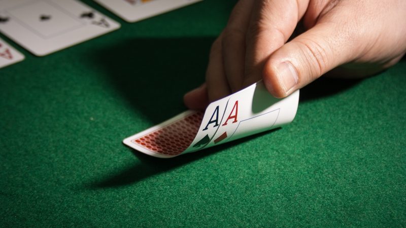 Uncover the Keys to Triumphant Bluffing While Playing Poker Online